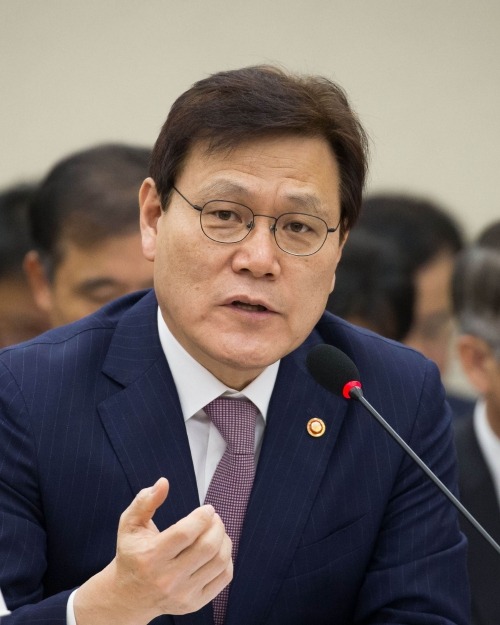 Choi Jong-gu, the Chairman of Financial Services Commission﻿